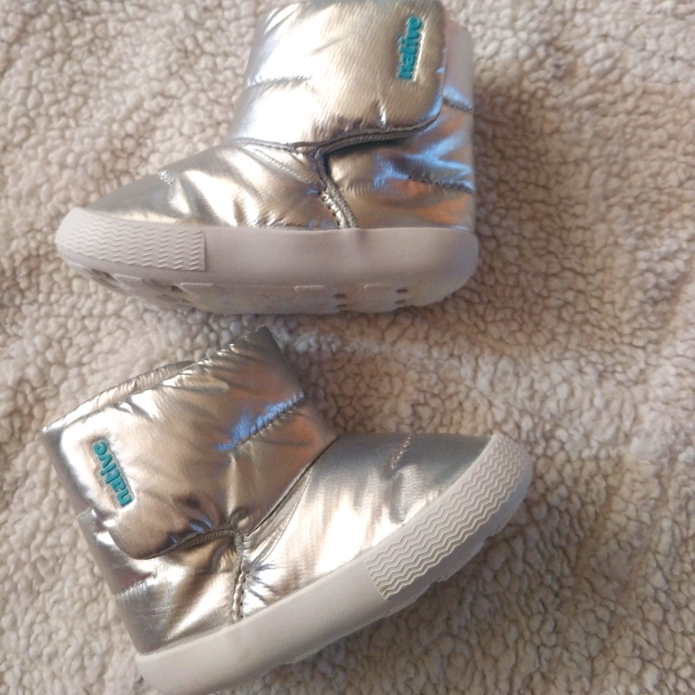 NWOT baby Native boots